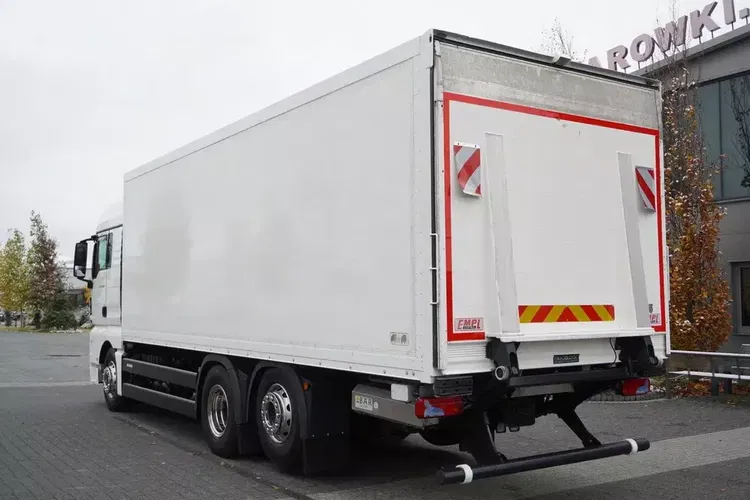 MAN TGX 26.460 6×2 E6 / IZOTERMA 19 palet / Winda zdjęcie 5