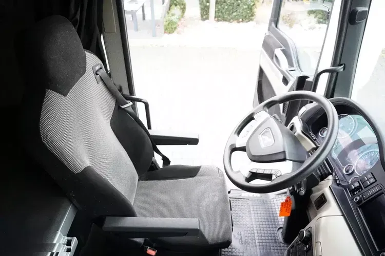 MAN TGX 26.460 6×2 E6 / IZOTERMA 19 palet / Winda zdjęcie 8