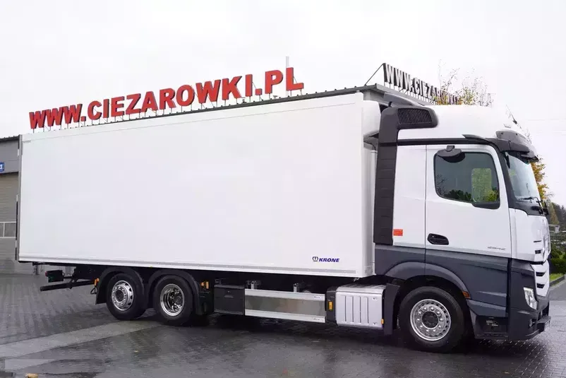 samochód ciężarowy Mercedes zdjęcie 1