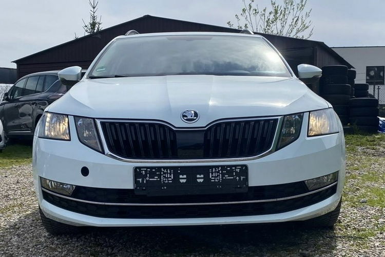 Skoda Octavia 2.0tdi automat 150KM radar panorama wersja sport bezwypadkowa 1.r.gwa zdjęcie 9