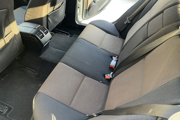 Mercedes C 180 Bardzo zadbana - 100% oryginalny przebieg - BEZWYPADKOWA zdjęcie 10