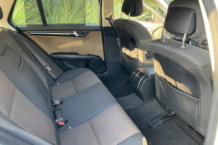 Mercedes C 180 Bardzo zadbana - 100% oryginalny przebieg - BEZWYPADKOWA zdjęcie 11