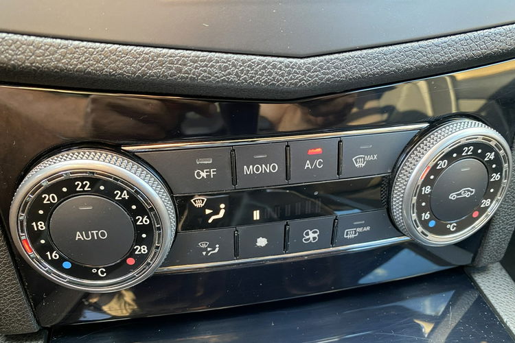 Mercedes C 180 Bardzo zadbana - 100% oryginalny przebieg - BEZWYPADKOWA zdjęcie 24