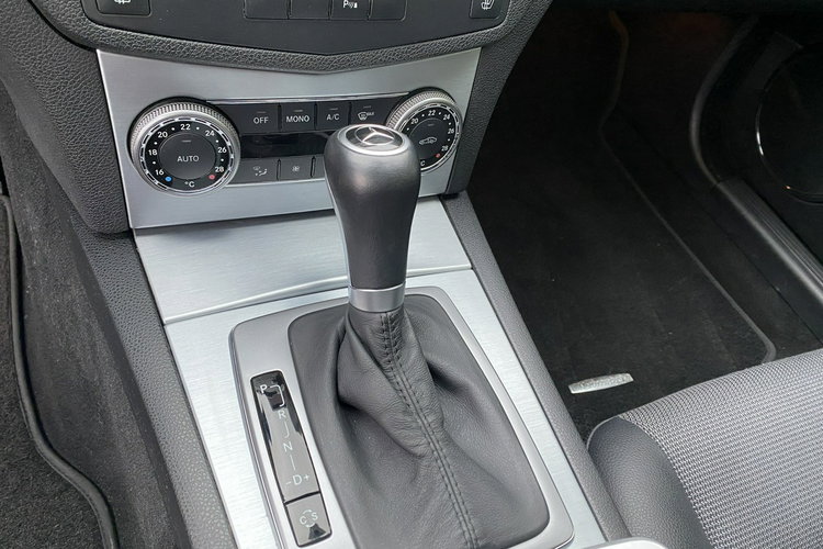 Mercedes C 180 DUZA NAVI Bardzo zadbana - 100% oryginalny przebieg.NOWY ROZRZĄD zdjęcie 21