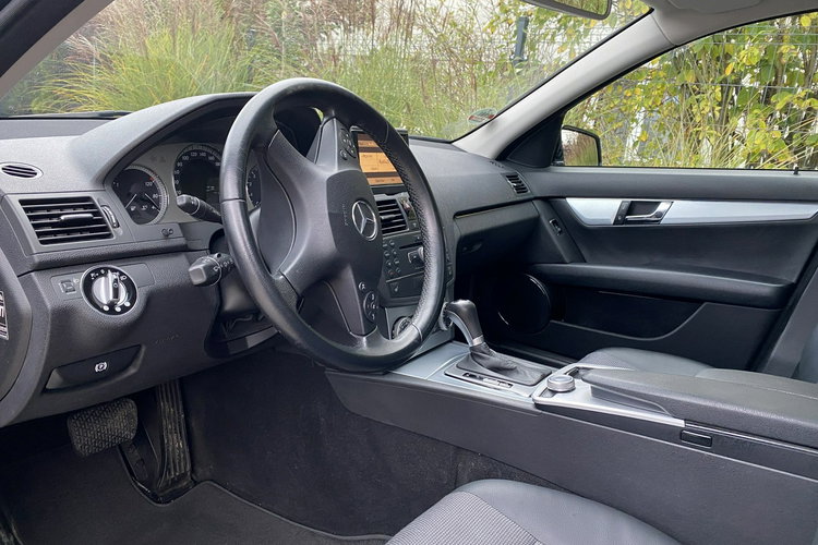 Mercedes C 180 DUZA NAVI Bardzo zadbana - 100% oryginalny przebieg.NOWY ROZRZĄD zdjęcie 29
