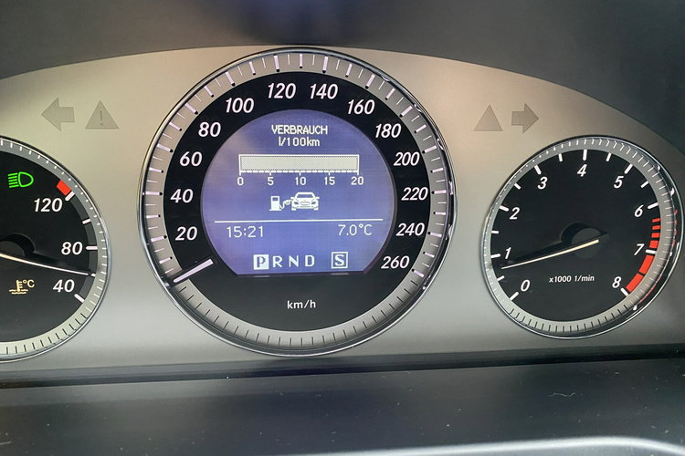 Mercedes C 180 DUZA NAVI Bardzo zadbana - 100% oryginalny przebieg.NOWY ROZRZĄD zdjęcie 38