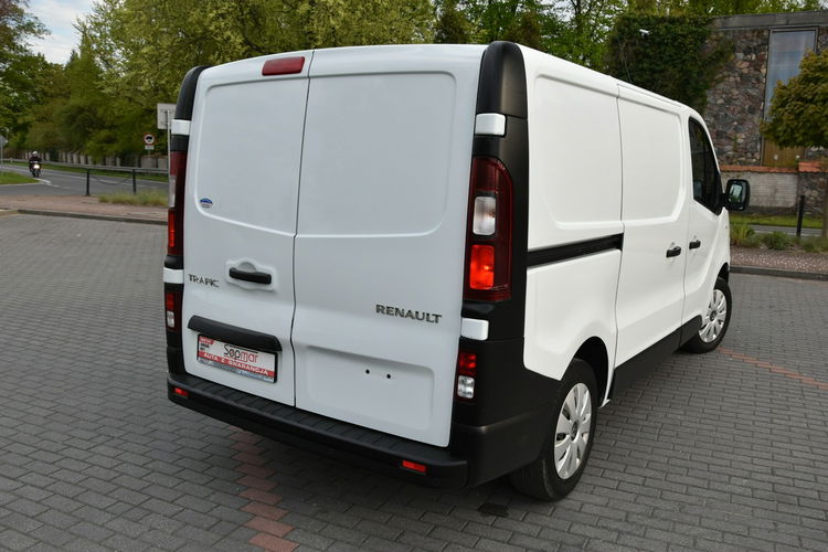 Renault Trafic 1.6dCi 121KM 2018r. Klima TEMPOMAT czujniki bluetooth 78tkm Polecam zdjęcie 17