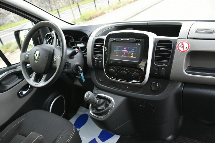 Renault Trafic 1.6dCi 121KM 2018r. Klima TEMPOMAT czujniki bluetooth 78tkm Polecam zdjęcie 9
