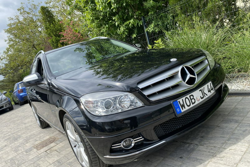 samochód osobowy Mercedes zdjęcie 1