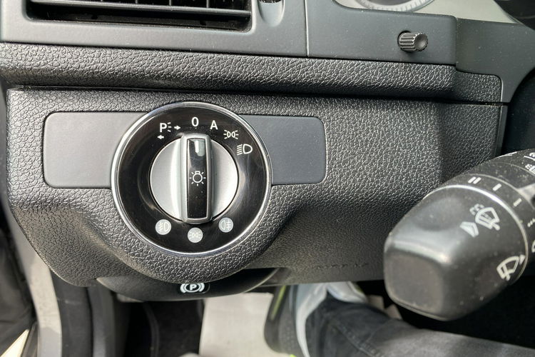Mercedes C 180 Bardzo zadbana - 100% oryginalny przebieg zdjęcie 24