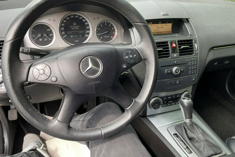 Mercedes C 180 Bardzo zadbana - 100% oryginalny przebieg zdjęcie 25