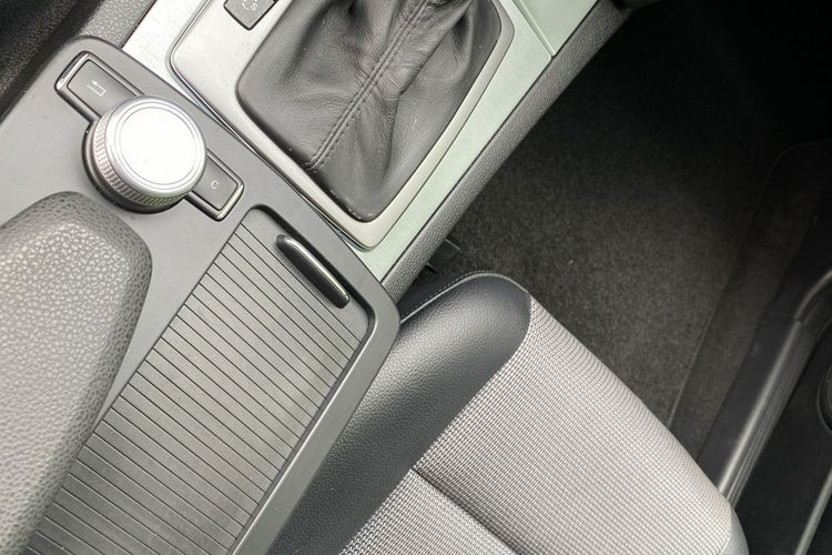 Mercedes C 180 Bardzo zadbana - 100% oryginalny przebieg zdjęcie 26