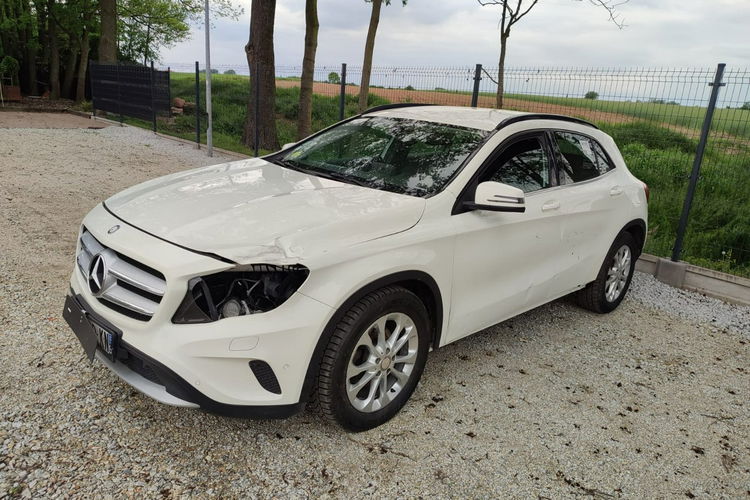 GLA 200 Mercedes-Benz GLA 200 CDI 4Matic 7G-DCT  zdjęcie 13