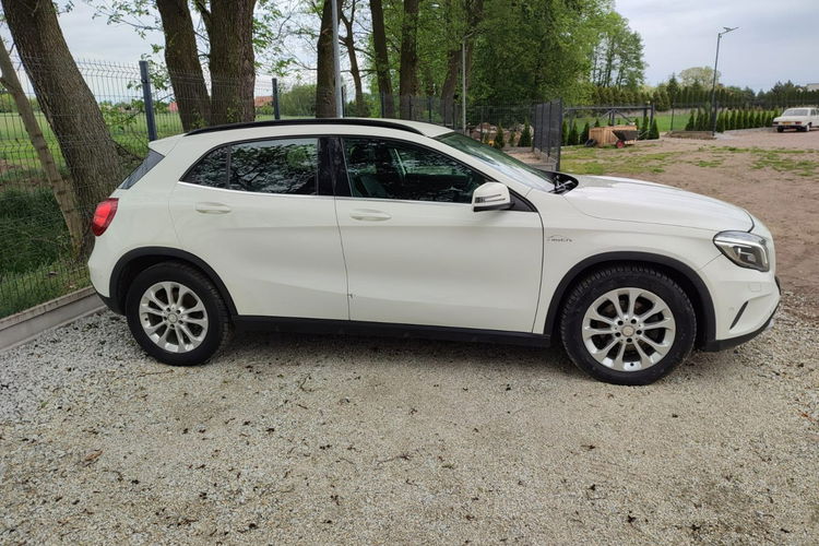 GLA 200 Mercedes-Benz GLA 200 CDI 4Matic 7G-DCT  zdjęcie 3