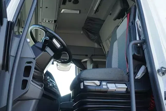 Renault T 520 / EURO 6 / ACC / HIGH CAB / RETARDER / I - COOL / NOWY MODEL zdjęcie 7