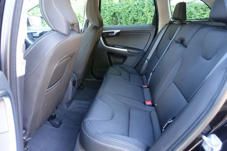 Volvo XC 60 FV 23% / Bardzo zadbany użytkowany przez Kobietę / D3 - 149 KM zdjęcie 10