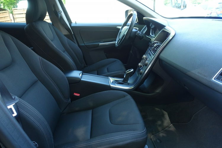 Volvo XC 60 FV 23% / Bardzo zadbany użytkowany przez Kobietę / D3 - 149 KM zdjęcie 13