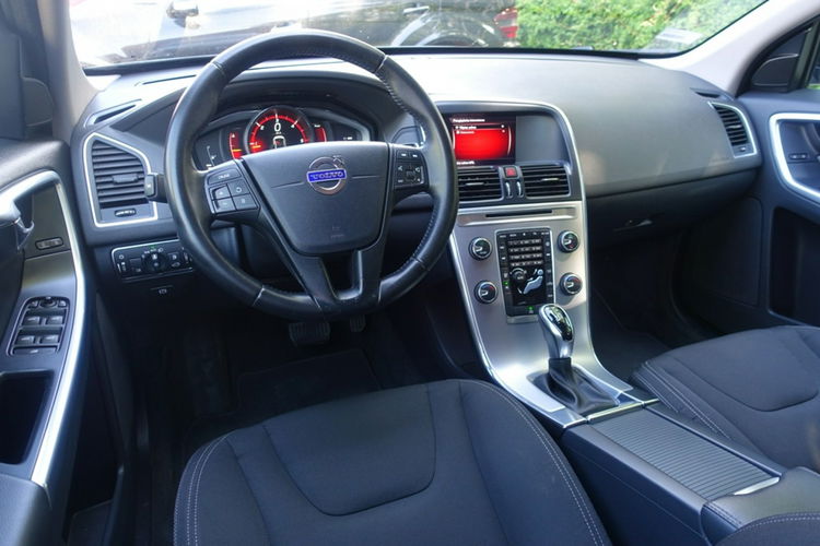 Volvo XC 60 FV 23% / Bardzo zadbany użytkowany przez Kobietę / D3 - 149 KM zdjęcie 16