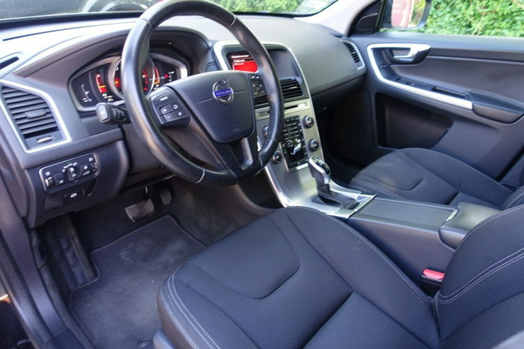 Volvo XC 60 FV 23% / Bardzo zadbany użytkowany przez Kobietę / D3 - 149 KM zdjęcie 9