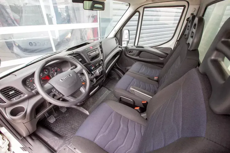 Iveco Daily 35S14 CHŁODNIA MROŹNIA + gniazdo postojowe Zabudowa Izoterma KONTENER + WINDA zdjęcie 12