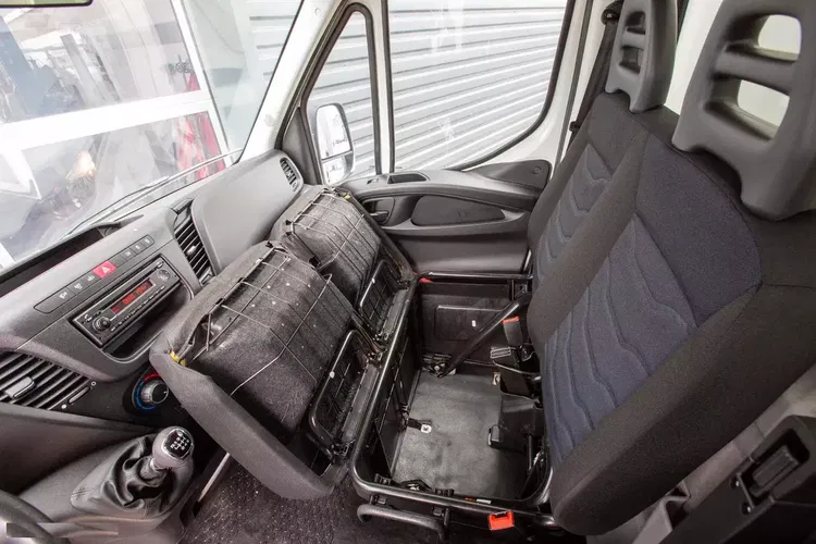 Iveco Daily 35S14 CHŁODNIA MROŹNIA + gniazdo postojowe Zabudowa Izoterma KONTENER + WINDA zdjęcie 13