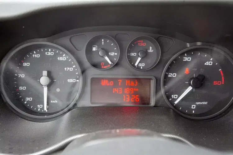 Iveco Daily 35S14 CHŁODNIA MROŹNIA + gniazdo postojowe Zabudowa Izoterma KONTENER + WINDA zdjęcie 19