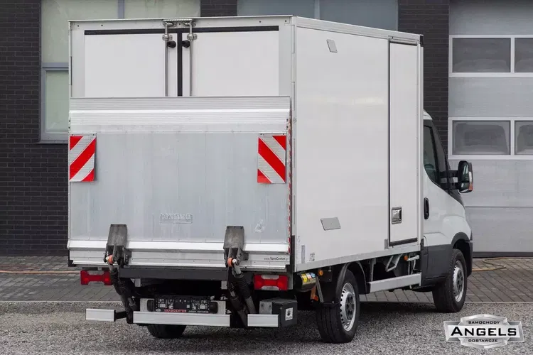 Iveco Daily 35S14 CHŁODNIA MROŹNIA + gniazdo postojowe Zabudowa Izoterma KONTENER + WINDA zdjęcie 2