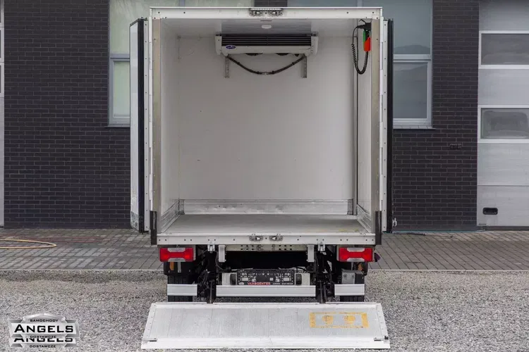 Iveco Daily 35S14 CHŁODNIA MROŹNIA + gniazdo postojowe Zabudowa Izoterma KONTENER + WINDA zdjęcie 8