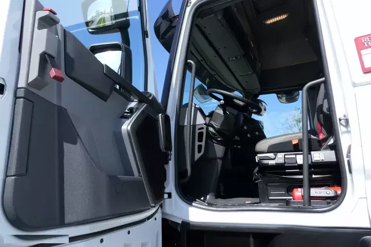 Renault T 520 / 13 LITROWY / HIGH SLEEPER CAB / RETARDER / SALONKA / EURO 6 / zdjęcie 22