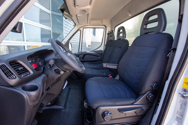 Iveco Daily 35S14 CHŁODNIA MROŹNIA + gniazdo postojowe Zabudowa Izoterma KONTENER + WINDA zdjęcie 31