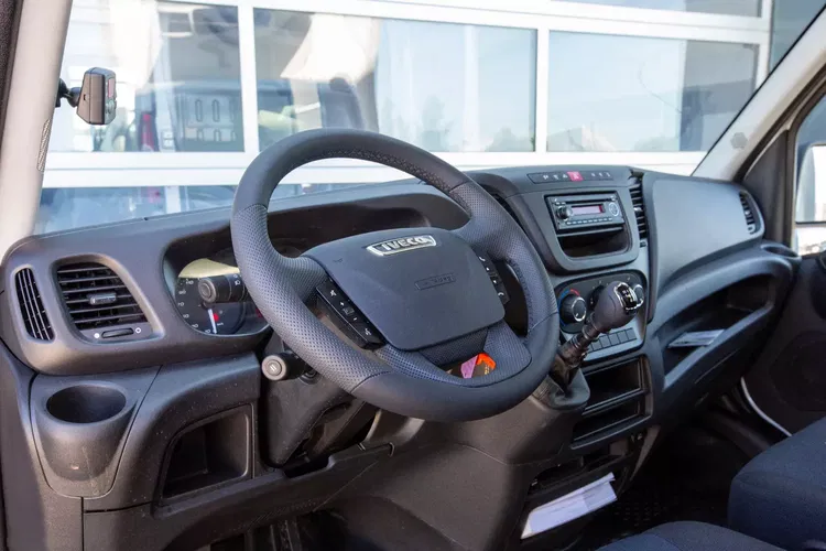 Iveco Daily 35S14 CHŁODNIA MROŹNIA + gniazdo postojowe Zabudowa Izoterma KONTENER + WINDA zdjęcie 34