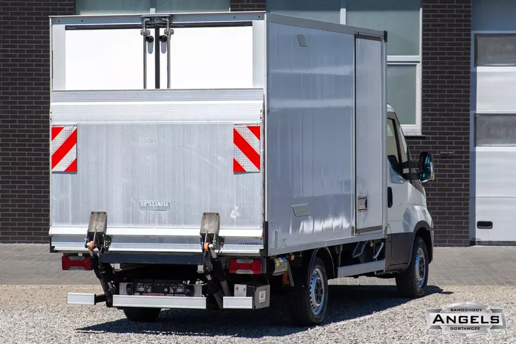 Iveco Daily 35S14 CHŁODNIA MROŹNIA + gniazdo postojowe Zabudowa Izoterma KONTENER + WINDA zdjęcie 21