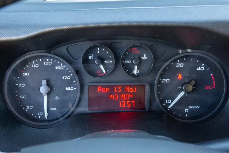 Iveco Daily 35S14 CHŁODNIA MROŹNIA + gniazdo postojowe Zabudowa Izoterma KONTENER + WINDA zdjęcie 39