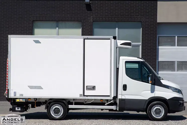 Iveco Daily 35S14 CHŁODNIA MROŹNIA + gniazdo postojowe Zabudowa Izoterma KONTENER + WINDA zdjęcie 22