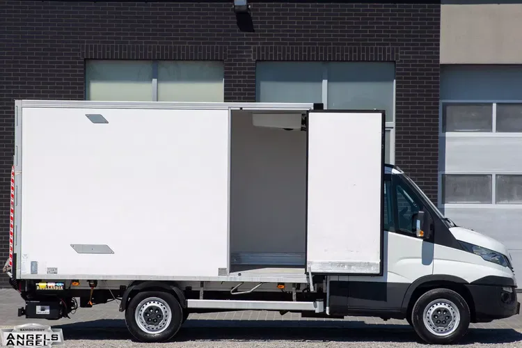 Iveco Daily 35S14 CHŁODNIA MROŹNIA + gniazdo postojowe Zabudowa Izoterma KONTENER + WINDA zdjęcie 23