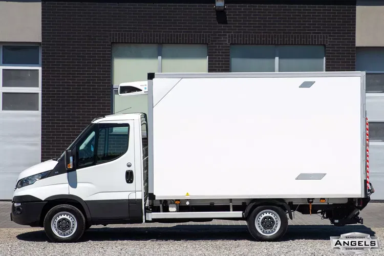 Iveco Daily 35S14 CHŁODNIA MROŹNIA + gniazdo postojowe Zabudowa Izoterma KONTENER + WINDA zdjęcie 24
