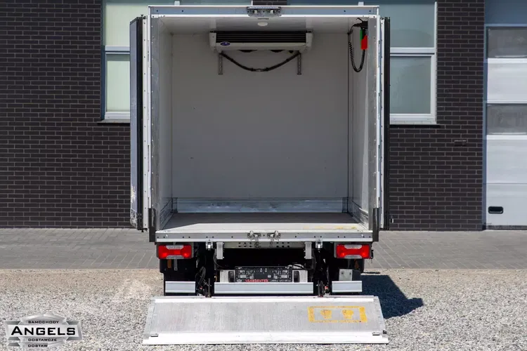Iveco Daily 35S14 CHŁODNIA MROŹNIA + gniazdo postojowe Zabudowa Izoterma KONTENER + WINDA zdjęcie 26