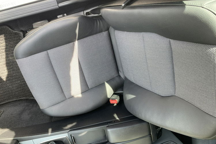 Mercedes C 180 Bardzo zadbana - 100% oryginalny przebieg.NOWY ROZRZĄD zdjęcie 10