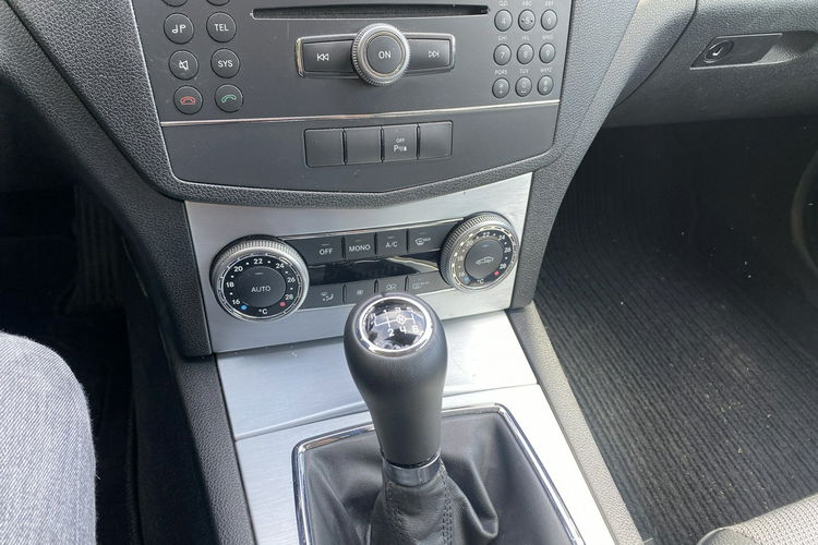 Mercedes C 180 Bardzo zadbana - 100% oryginalny przebieg.NOWY ROZRZĄD zdjęcie 20
