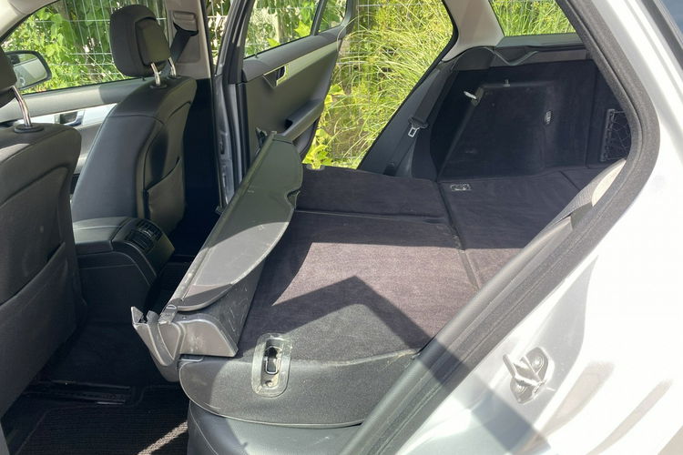 Mercedes C 180 Bardzo zadbana - 100% oryginalny przebieg.NOWY ROZRZĄD zdjęcie 27