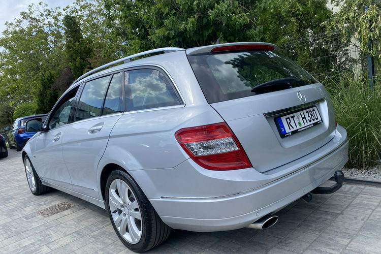 Mercedes C 180 Bardzo zadbana - 100% oryginalny przebieg.NOWY ROZRZĄD zdjęcie 32