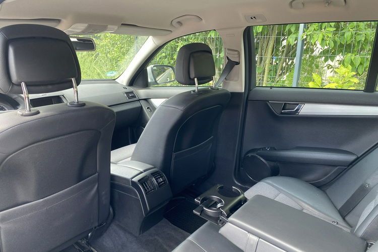 Mercedes C 180 Bardzo zadbana - 100% oryginalny przebieg.NOWY ROZRZĄD zdjęcie 5
