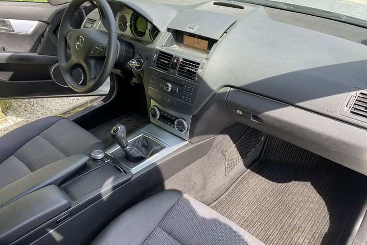 Mercedes C 180 Bardzo zadbana - 100% oryginalny przebieg.NOWY ROZRZĄD zdjęcie 9