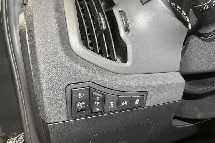 Kia Sportage 2.0 CRDi 136KM SPIRIT Navi Skóry Alu 18 Klimatronic zdjęcie 16