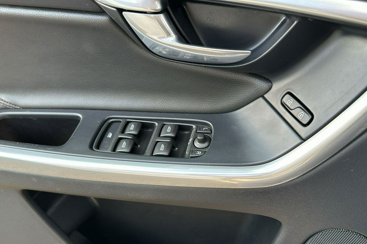 Volvo XC 60 automat, navi, kamera, gwarancja zdjęcie 15