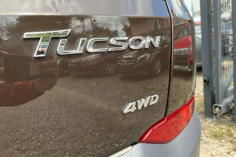 Hyundai Tucson 2.0 1WŁ Org Lakier 4x4 Automat Grzane Skóry Navi AluR19 Isofix StanBDB zdjęcie 12
