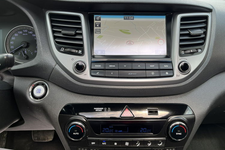 Hyundai Tucson 2.0 1WŁ Org Lakier 4x4 Automat Grzane Skóry Navi AluR19 Isofix StanBDB zdjęcie 17