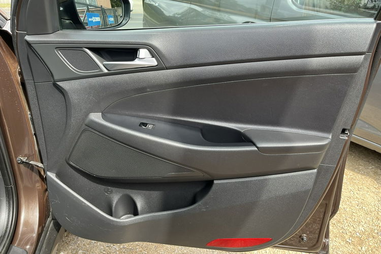 Hyundai Tucson 2.0 1WŁ Org Lakier 4x4 Automat Grzane Skóry Navi AluR19 Isofix StanBDB zdjęcie 26