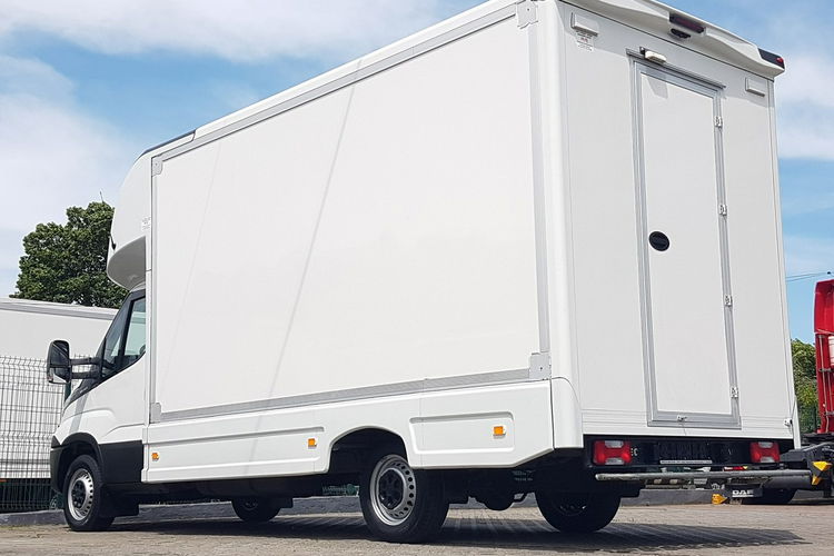 Iveco Daily KONTENER NISKOPODŁOGOWY 4.31x2.23x2.42 KLIMA 35S14 KAMPER KONIOWÓZ zdjęcie 28