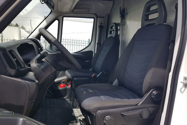 Iveco Daily KONTENER NISKOPODŁOGOWY 4.31x2.23x2.42 KLIMA 35S14 KAMPER KONIOWÓZ zdjęcie 7